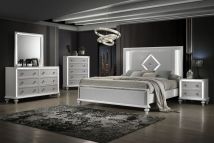 New Classic 00-1583-25C New Classic 00-1583-25C Stardust - 6/0 Western King 5 Piece Bedroom Set (Bed, Dresser, Mirror, Chest, Nightstand) - Pearl Silver