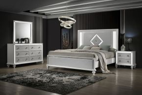 New Classic 00-1583-14N Stardust - 6/6 Eastern King 4 Piece Bedroom Set (Bed, Dresser, Mirror, Nightstand) - Pearl Silver
